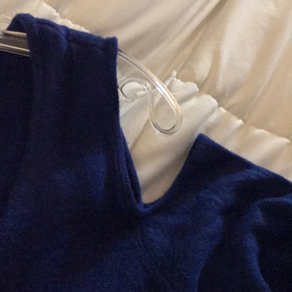 Sweaters - Picture 6 of 6